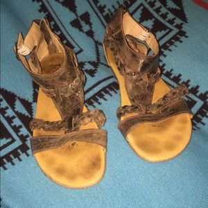 Roan Sandals size 7.5